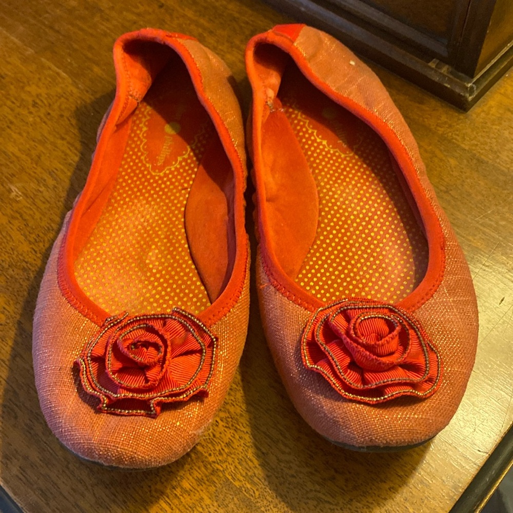 Lindsay Phillips flats with bow